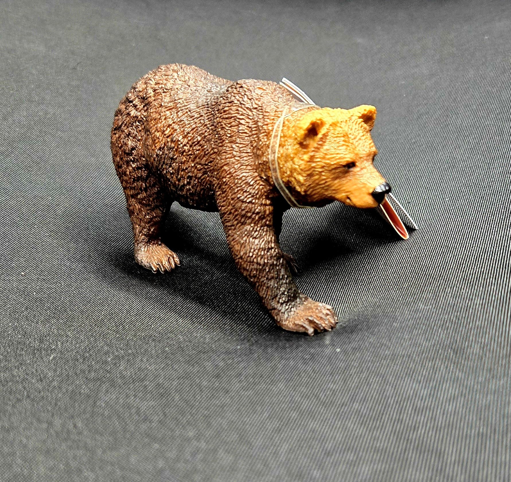 181329 Grizzly Bear Figurine